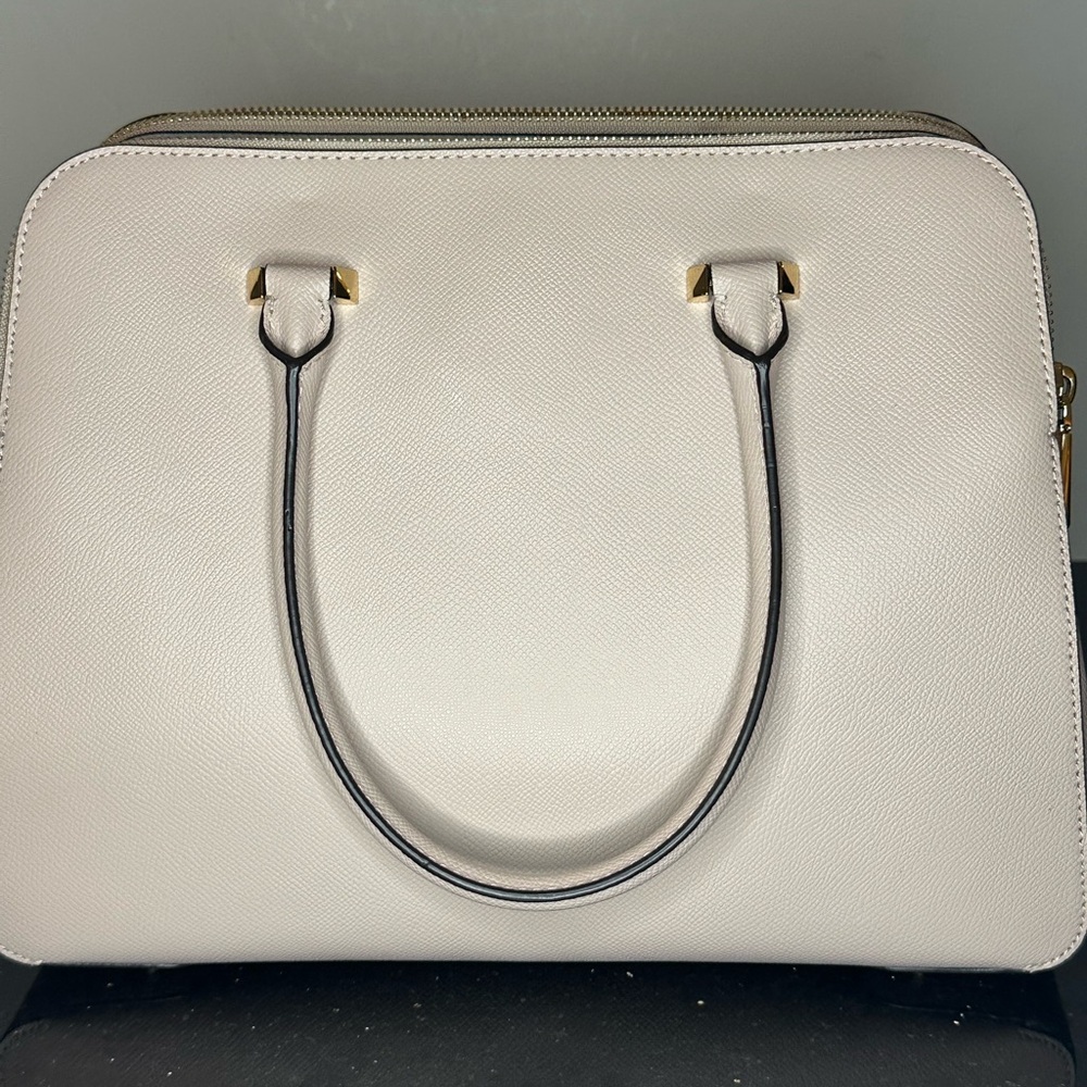 Michael Kors light pink Tote with Gold Accents and Structured Design - Picture 7 of 16